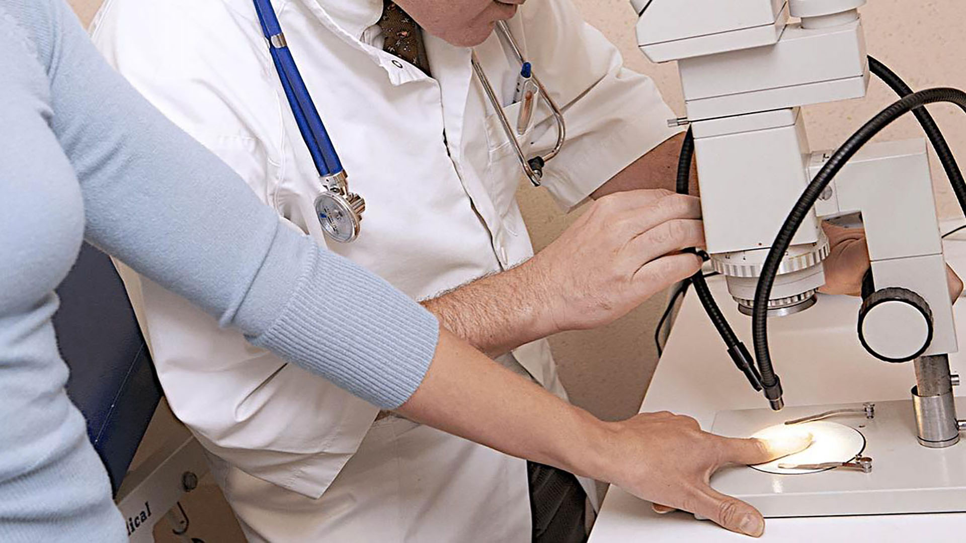 Test av blodkärlen i nagelbanden