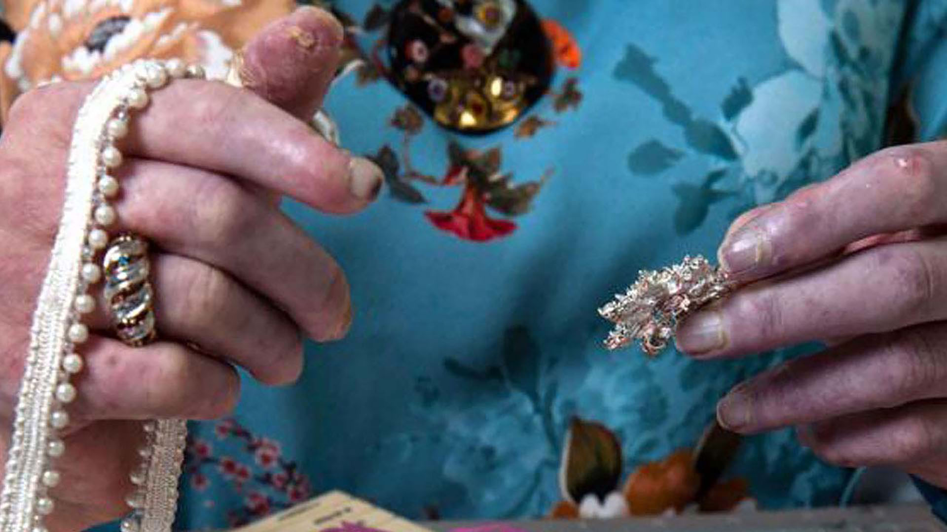 Sprickor eller öppna sår